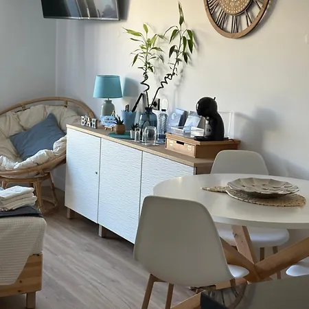 Glove Apartment *